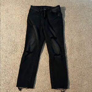 Black Ankle Cropped Jeans with Distressed Details